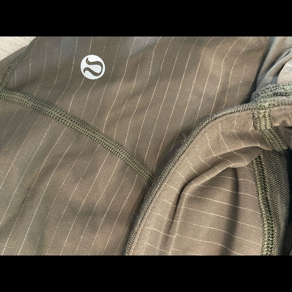 Lululemon 2”shorts lining size 10. Army green - Picture 3 of 4